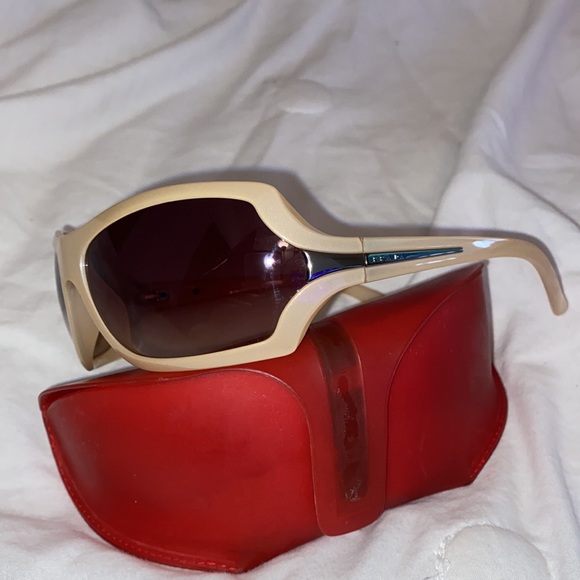 PRADA sunglasses - Picture 3 of 5